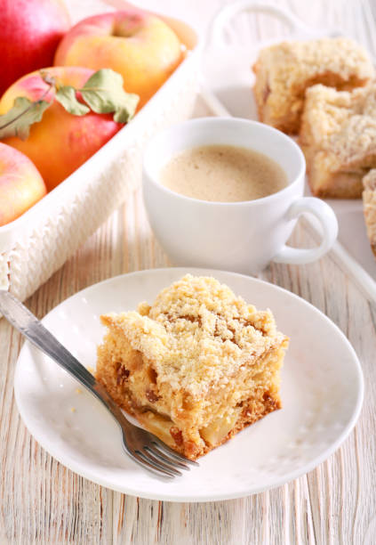 istock Apple and raisin crumble topping cake 1037477016