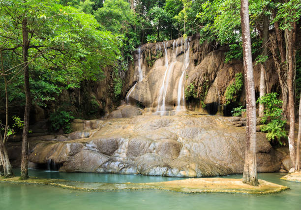 근처 남 톡 역, 칸 차나 부리, 태국 사이 욕 노이 폭포 - waterfall mountain stream thailand 뉴스 사진 이미지