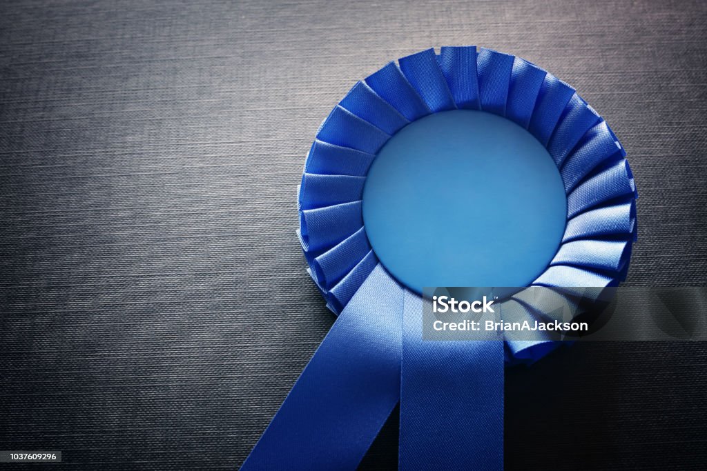 Blauwe award rozet met linten en kopie ruimte - Royalty-free Lintje - Prijs Stockfoto