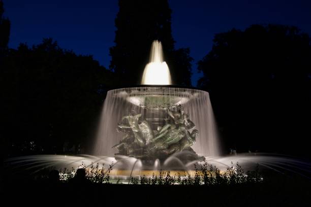 illuminated fountain by night - well fountain water pipe pipe imagens e fotografias de stock