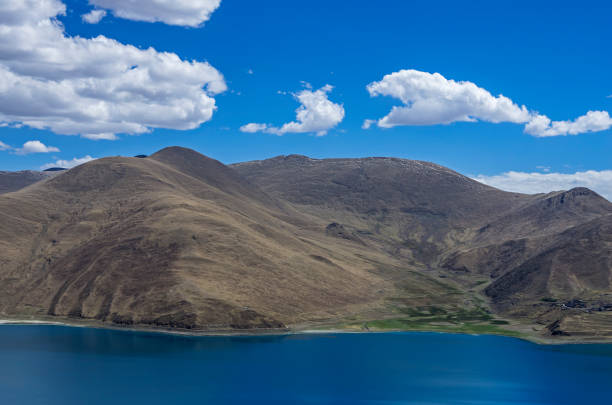 istock Yamdrok Lake, Tibet, China 1037984134