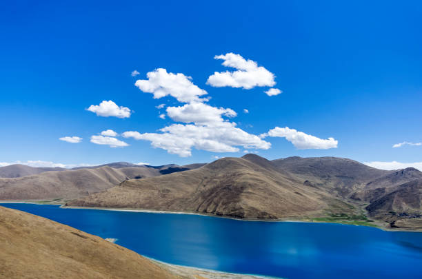 istock Yamdrok Lake, Tibet, China 1037984294