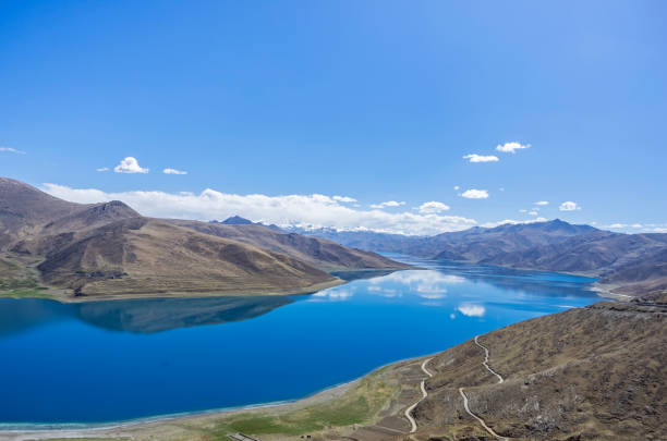 istock Yamdrok Lake, Tibet, China 1037984424