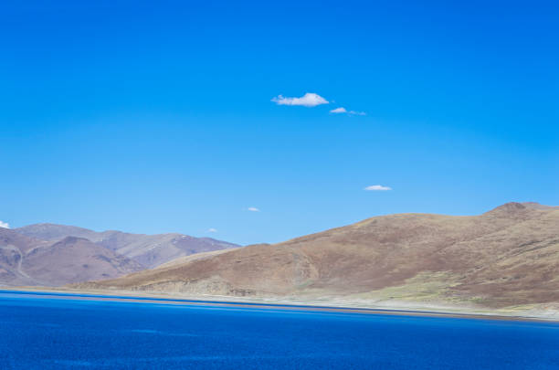 istock Yamdrok Lake, Tibet, China 1037987200