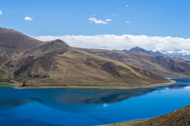 istock Yamdrok Lake, Tibet, China 1038002454