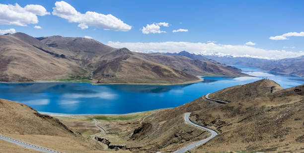 istock Yamdrok Lake, Tibet, China 1038075818