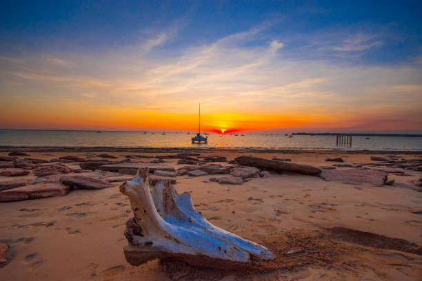 puesta de sol en darwin - darwin northern territory australia sunset fotografías e imágenes de stock