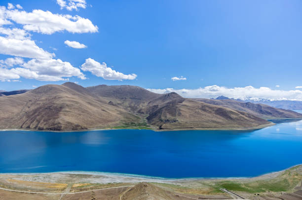 istock Yamdrok Lake, Tibet, China 1038170036