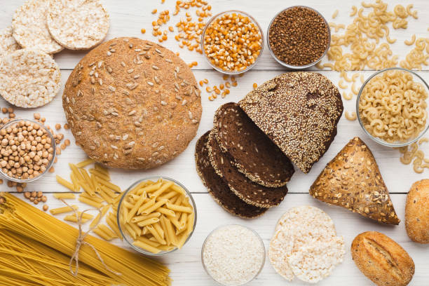 zestaw zdrowego chleba bezglutenowego, makaronu i ziaren - cereal product zdjęcia i obrazy z banku zdjęć
