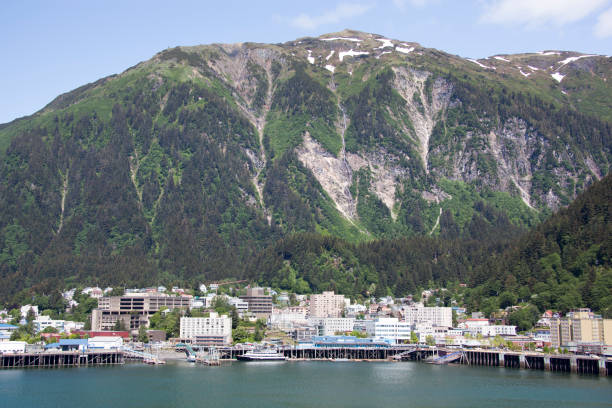 istock Juneau Mountain And The City 1038344694