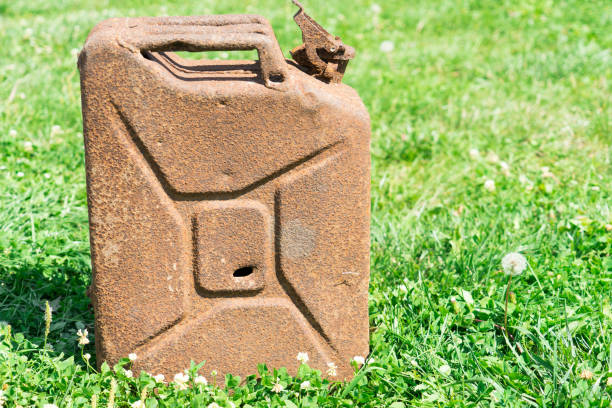 vecchia bombola arrugginito. posto per il tuo testo. - rusty storage tank nobody photography foto e immagini stock