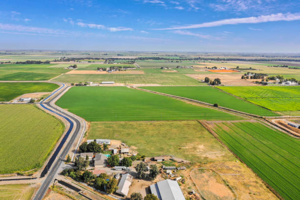 カリフォルニアの農地の航空写真 - san joaquin valley ストックフォトと画像