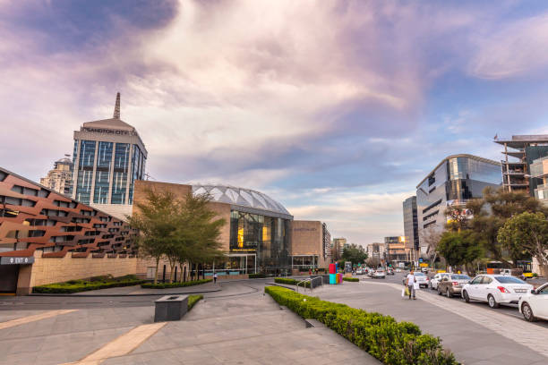 torre de oficinas de sandton city y centro comercial entrada - 5954 fotografías e imágenes de stock