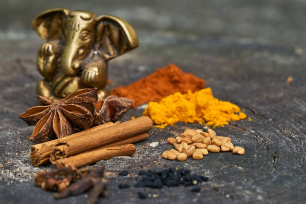 スパイス  - spice ayurveda herb curry powder ストックフォトと画像