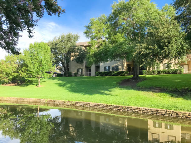 istock Riverside typical multi-story apartment building complex in suburban Dallas Fort-Worth 1038700518