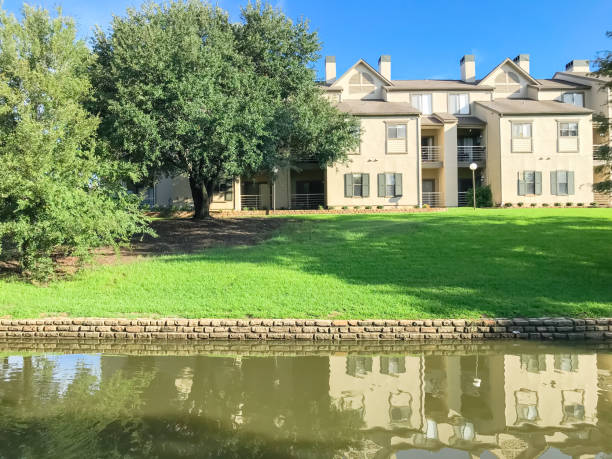 istock Riverside typical multi-story apartment building complex in suburban Dallas Fort-Worth 1038704342