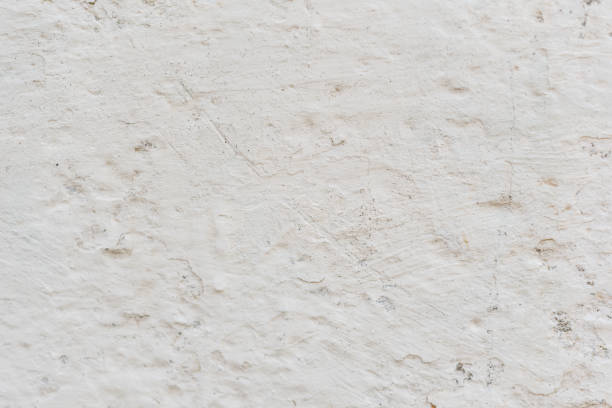 istock Wall fragment with attritions and cracks 1038727186