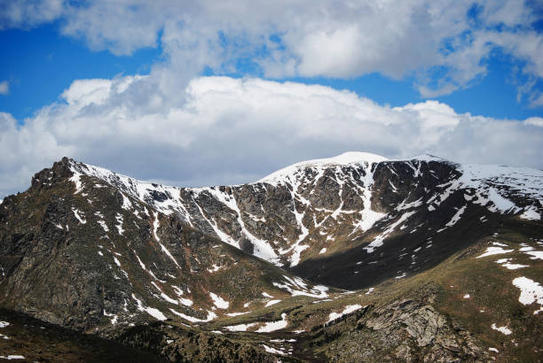 пик лонгс, просмотр из эстес-парка, колорадо - mountain peak long colorado mountain стоковые фото и изображения