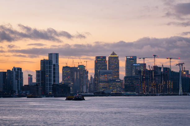 istock Canary Wharf at sunset 1038873358