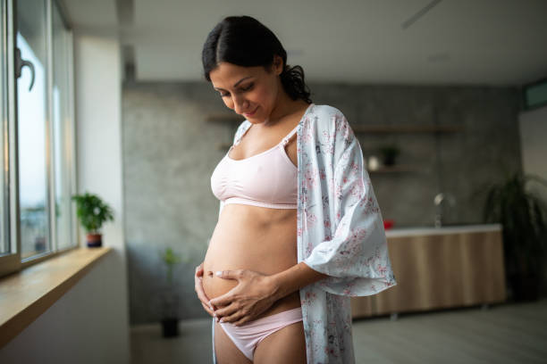 it's the small moment that make life big - abdomen women loving human hand imagens e fotografias de stock