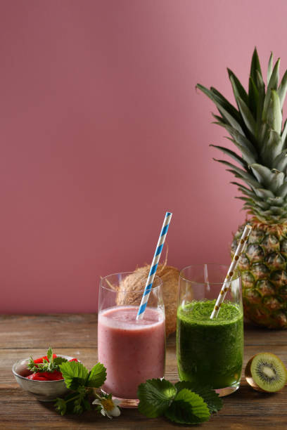 fruits smoothie in glasses - 18639 imagens e fotografias de stock