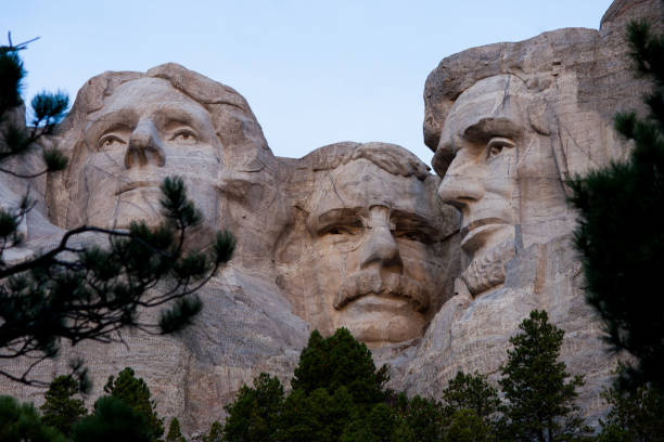 istock Mount Rushmore Jefferson Roosevelt Lincoln 1039036332