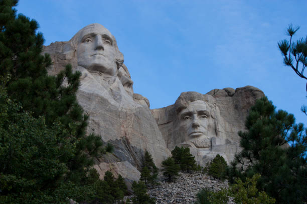 istock Mount Rushmore Washington and Lincoln 1039047186