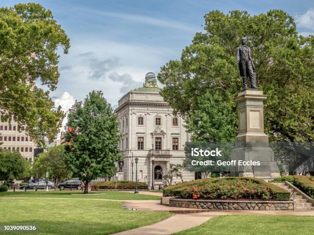 The Lovely And Peaceful Lafayette Square In New Orleans Louisiana Stock Photo - Download Image Now