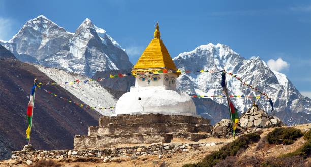 istock Stupa and mounts Kangtega and Thamserku 1039142606