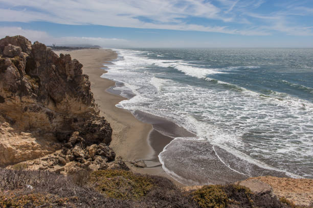 istock Coast view of San Francisco 1039149750