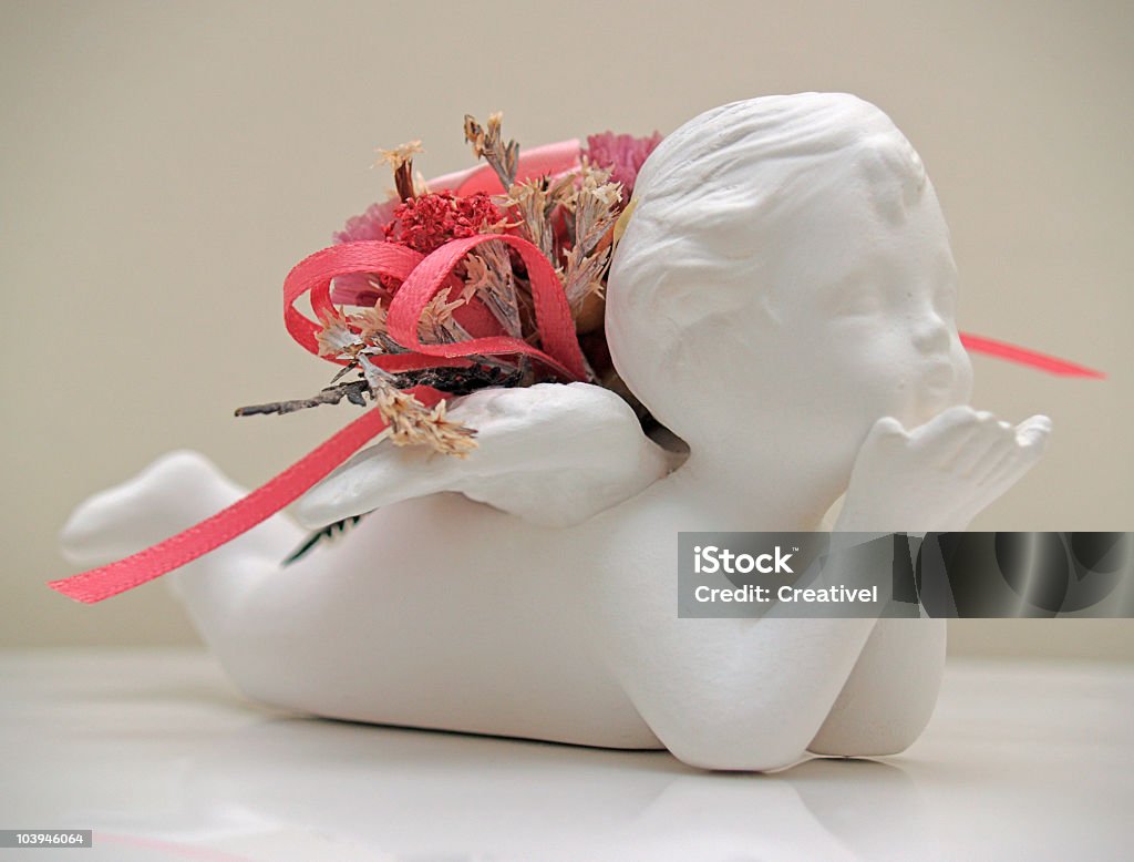 Cupido Enfeite com flores e fita Seco - Royalty-free Anjo Foto de stock