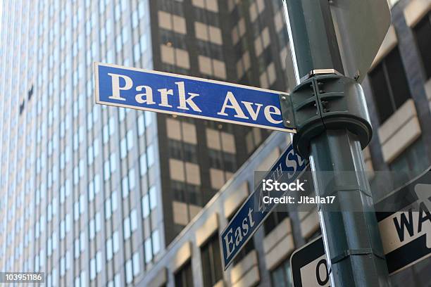 Park Avenue Street Señal De La Ciudad De Nueva York Foto de stock y más banco de imágenes de Aire libre