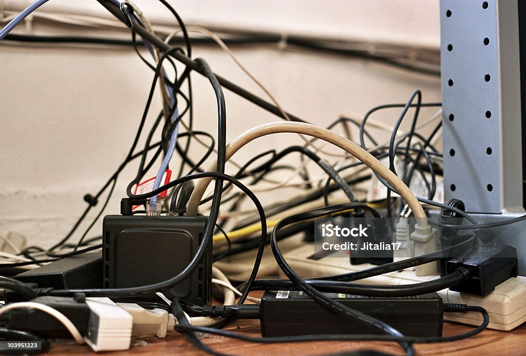 Emmêlé câbles photo-câbles et cordons d'alimentation - Photo de Câble libre de droits