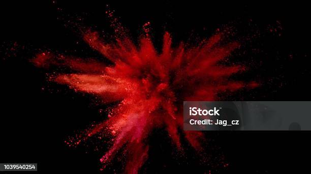 黑色背景彩色粉末爆炸 照片檔及更多 紅色 照片 - 紅色, 爆炸, 磨碎食品
