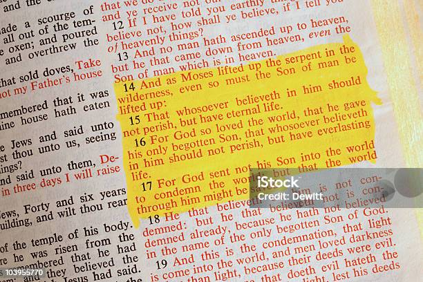 Aprire La Bibbia - Fotografie stock e altre immagini di Bibbia - Bibbia, Aperto, Evidenziatore