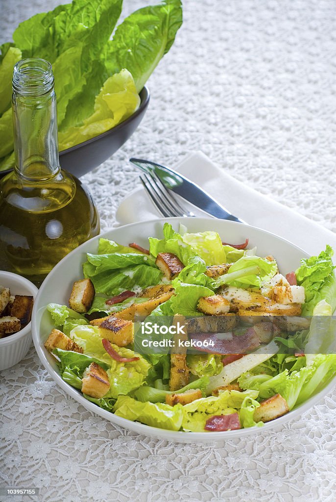 In casa fresca insalata Caesar - Foto stock royalty-free di Carne di pollo