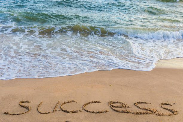 istock A Handwriting message of success in the sand 1039574120