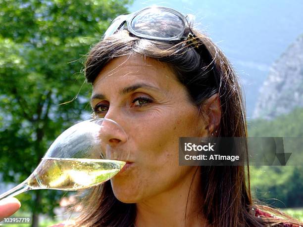 여자 술마시기 한 천문학자 마시기에 대한 스톡 사진 및 기타 이미지 - 마시기, 마실 것, 사진-이미지