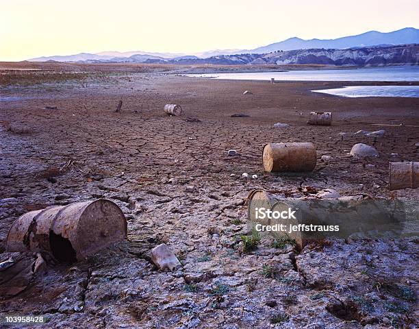 Medio Ambiente De Los Residuos Foto de stock y más banco de imágenes de Agua - Agua, Barril, Nocivo - Descripción física