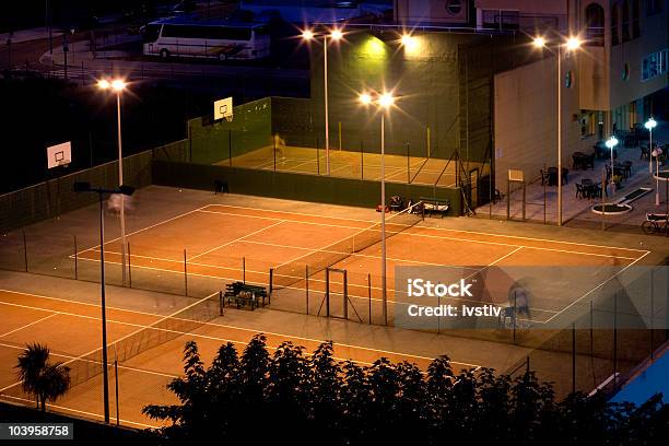 テニスコート - テニスのストックフォトや画像を多数ご用意 - テニス, 夜, スポーツコート