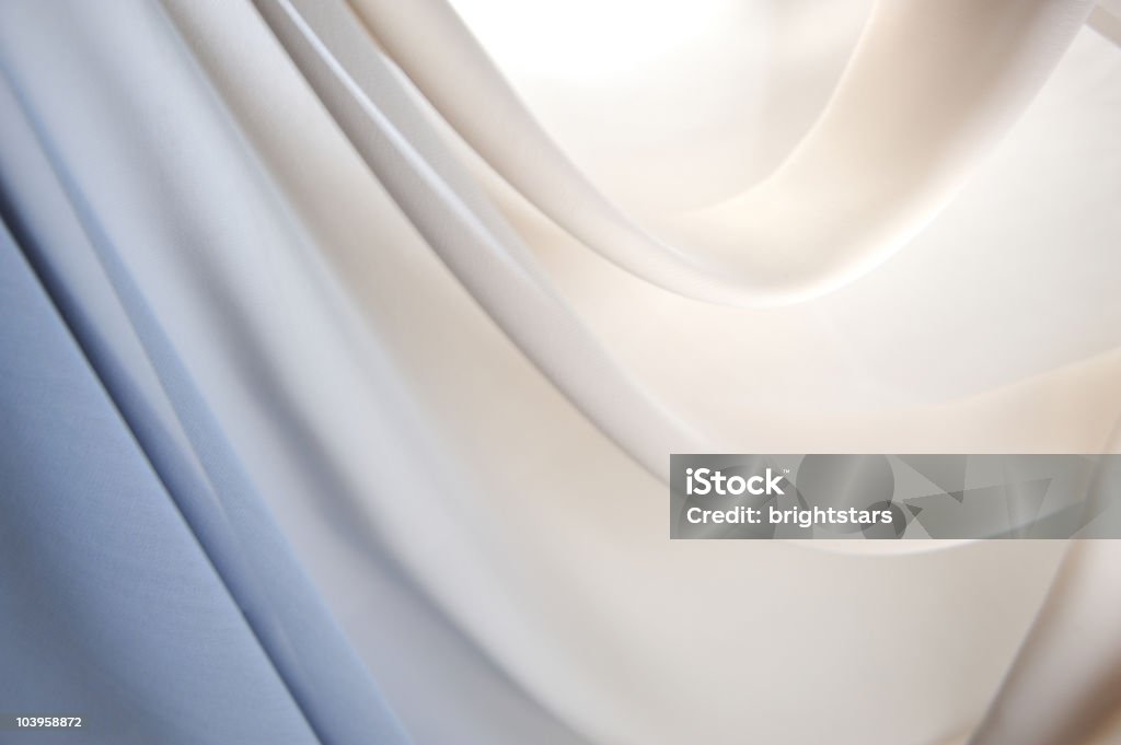 Si è laureato in seta blu e bianco - Foto stock royalty-free di Materiale tessile