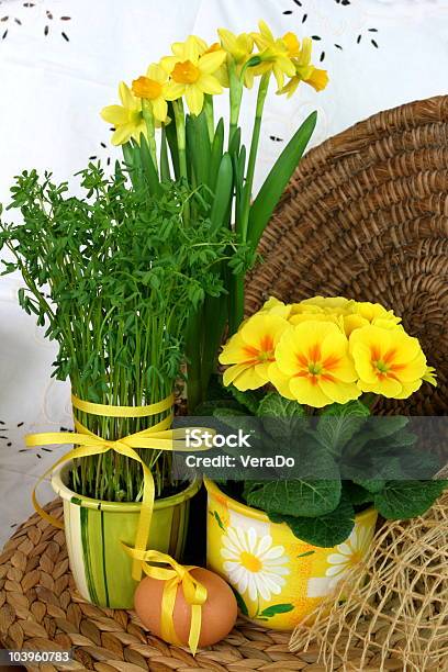 Pascua Vida Con Flores De Primavera Foto de stock y más banco de imágenes de Cinta - Cinta, Color - Tipo de imagen, Culturas