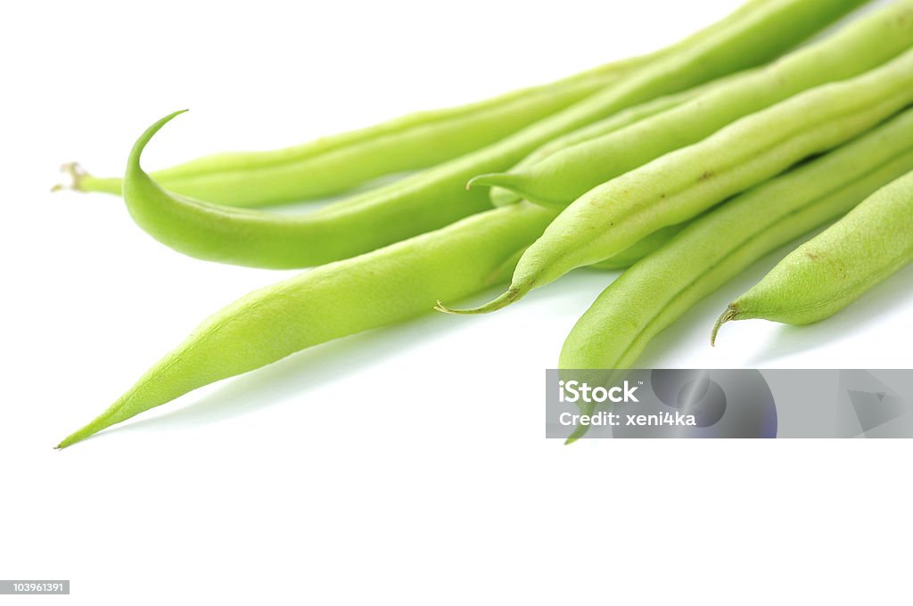 Frijoles verdes sobre el fondo blanco - Foto de stock de Alimento libre de derechos