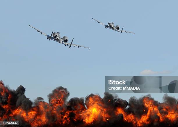 Jetfighterangriff Stockfoto und mehr Bilder von Abfeuern - Abfeuern, Aggression, Bombe