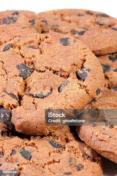 Köstliche Hausgemachte Kekse Mit Schokoladechips Stockfoto und mehr Bilder von Braun - Braun, Chocolate Chip, Dessert