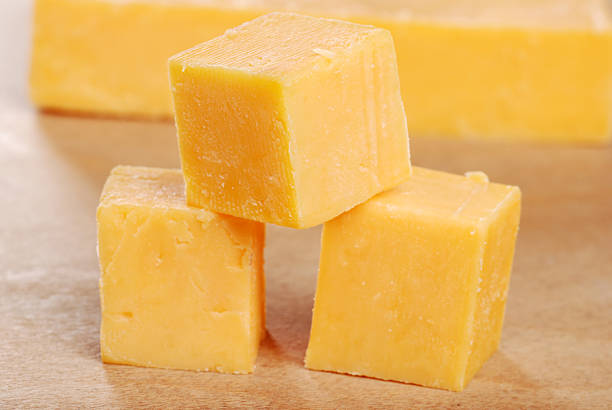 cubos de queijo cheddar dof raso - 7109 imagens e fotografias de stock