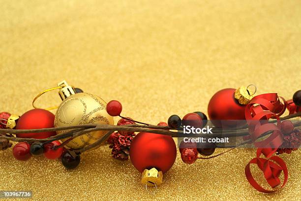 Decoração De Natal - Fotografias de stock e mais imagens de Amarelo - Amarelo, Bola de Árvore de Natal, Decoração de Natal