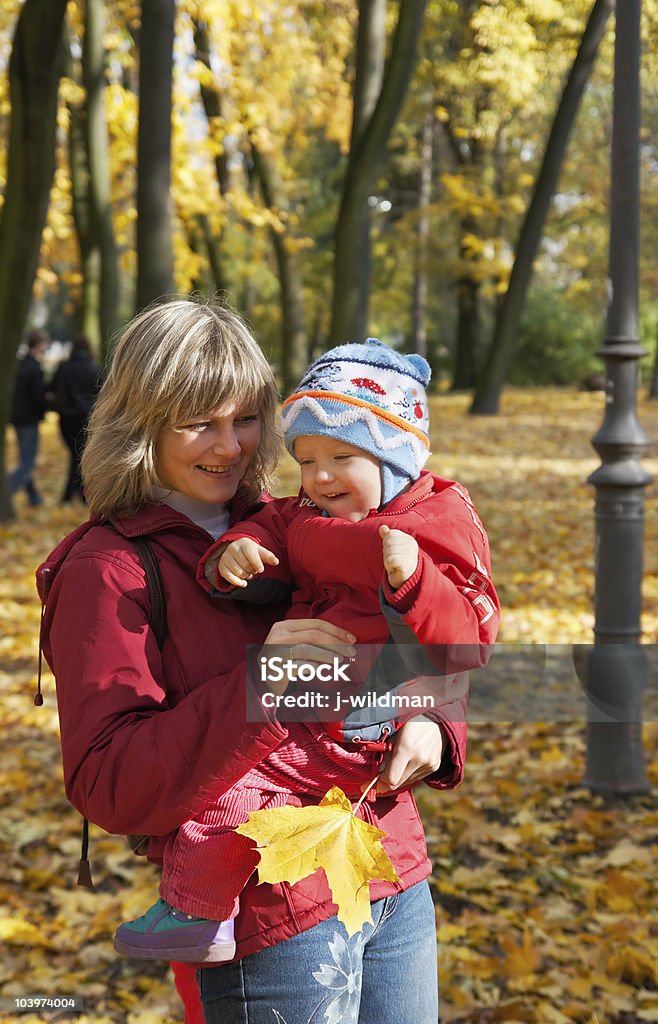 Familie im Herbst park - Lizenzfrei Ahorn Stock-Foto