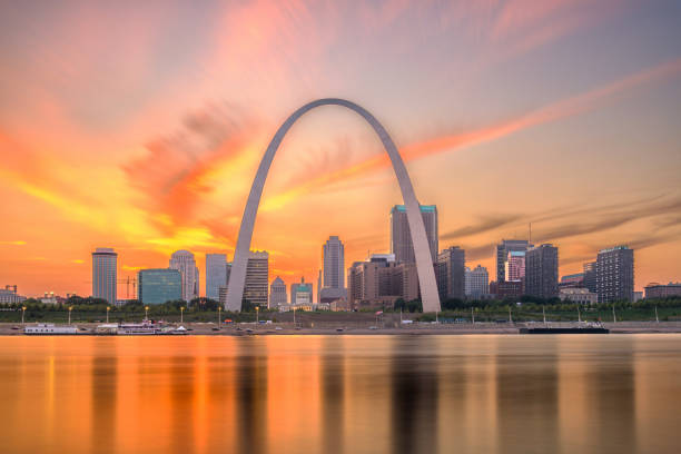 istock St. Louis, Missouri, USA Skyline 1039771368