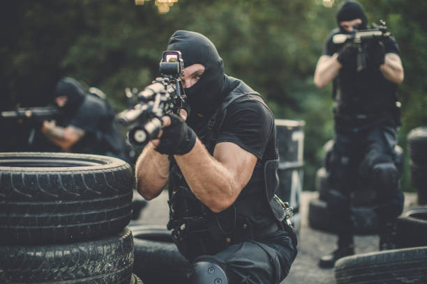 istock Counter-terrorists in action 1039778284